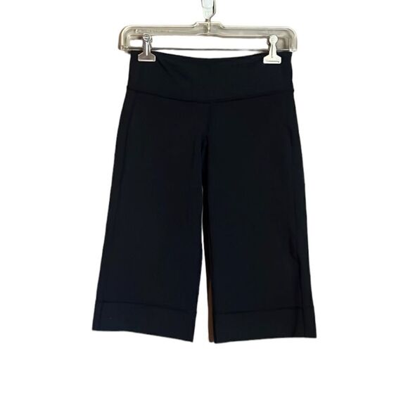 lululemon athletica Pants - Lululemon black cropped capris. Size 2